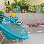 Loc Hospitality Urban Den