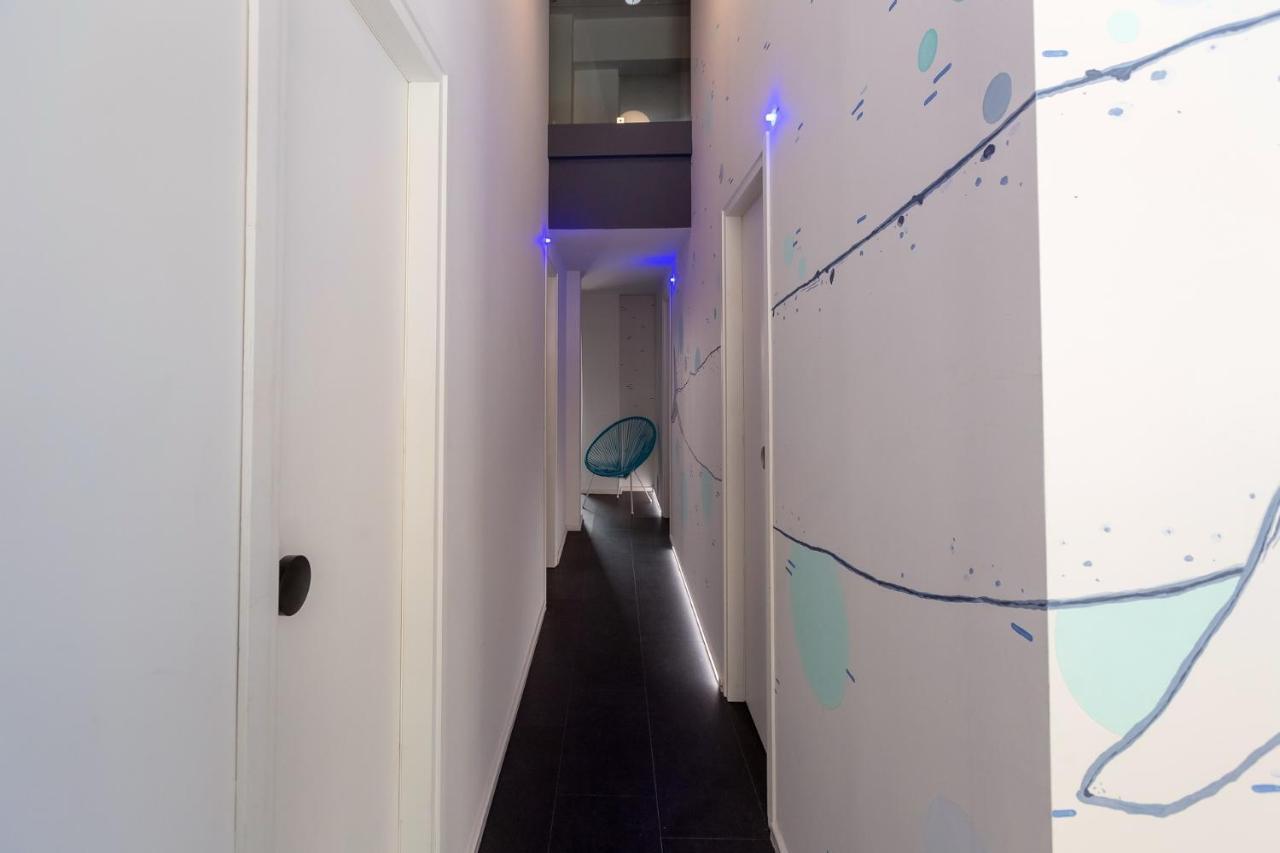 Loc Hospitality Urban Den Hotel a capsule