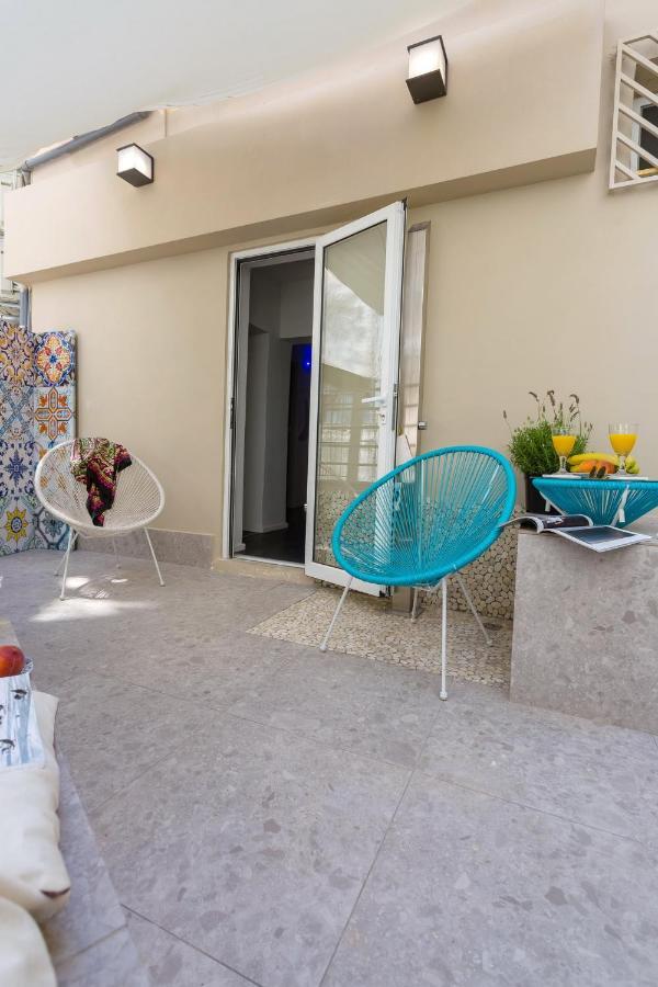 Hotel a capsule Loc Hospitality Urban Den *