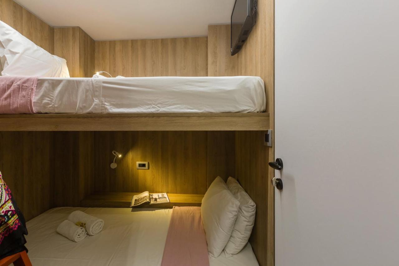 Loc Hospitality Urban Den Hotel a capsule *