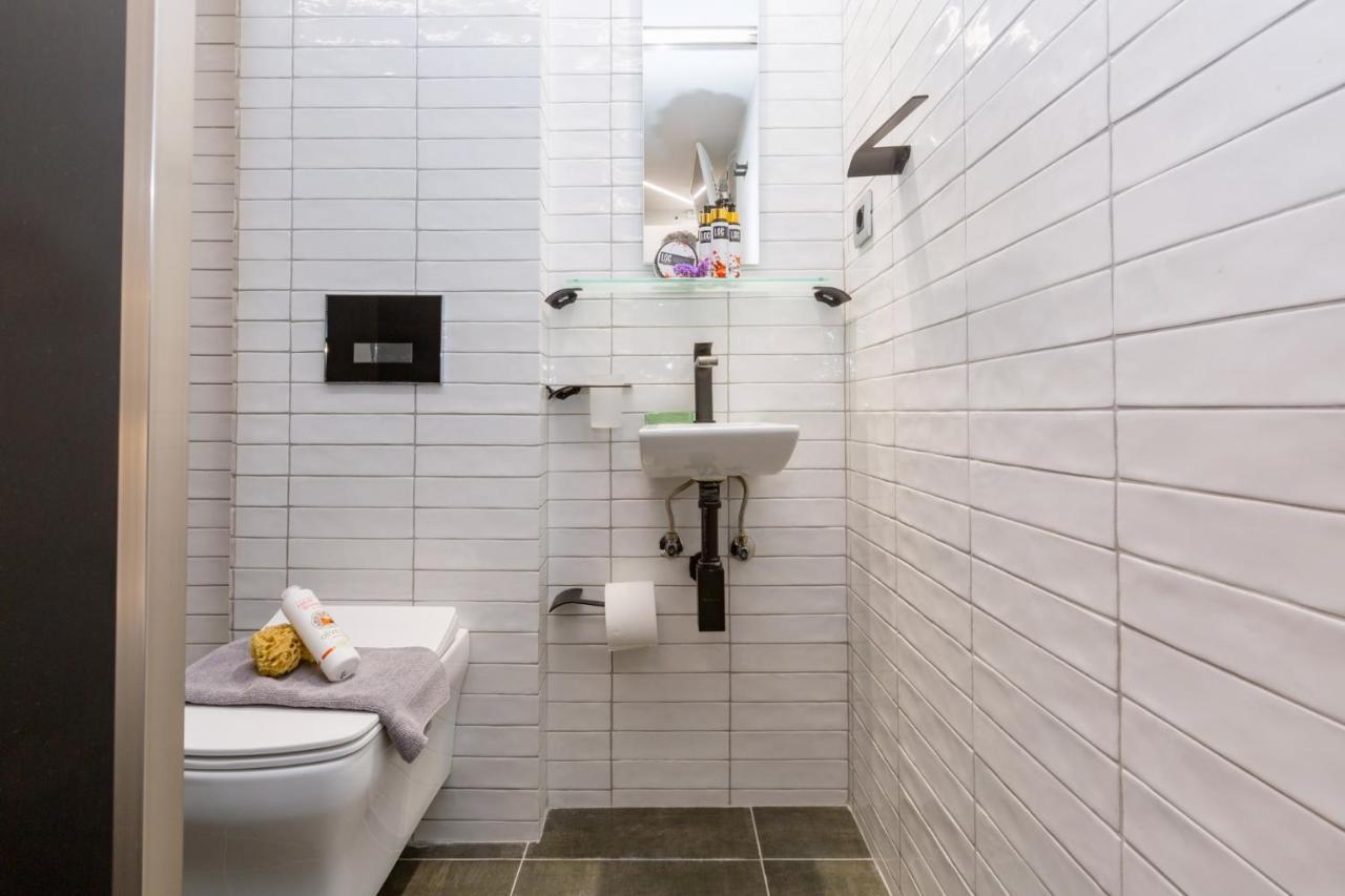 Hotel a capsule Loc Hospitality Urban Den Corfu (city)